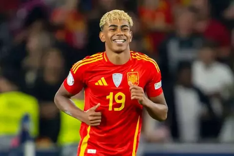 قبل مواجهة مصر.. برشلونة يقدم طلبا مفاجئا لمنتخب إسبانيا بشأن لامين يامال